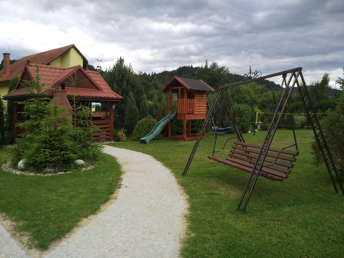 Pokoje Z Aneksami Kuchennymi U Wiktorii Sromowce Nizne Exterior photo